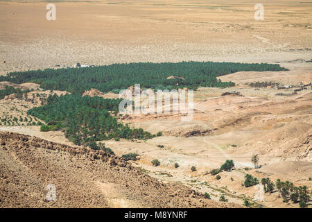 Bergoase Tamerza in Tunesien in der Nähe der Grenze zu Algerien. Stockfoto