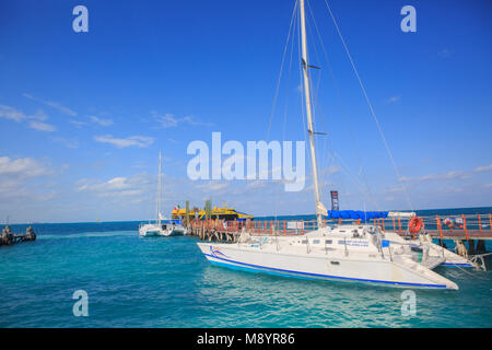 Cancun, Mexiko - 06 Januar 2018: Reisen Boot in Playa Tortugas (Cancun) in Cancun, Mexiko Stockfoto