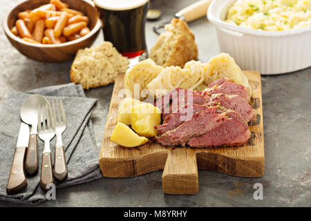 Corned Beef und Kohl Stockfoto