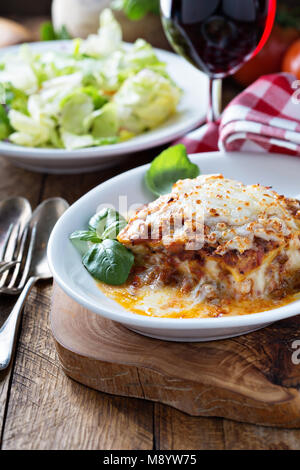 Traditionelle Lasagne mit Bolognese Sauce Stockfoto