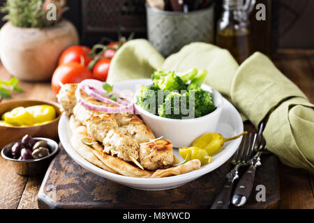 Gegrilltes Hähnchen Döner auf ein fladenbrot Stockfoto