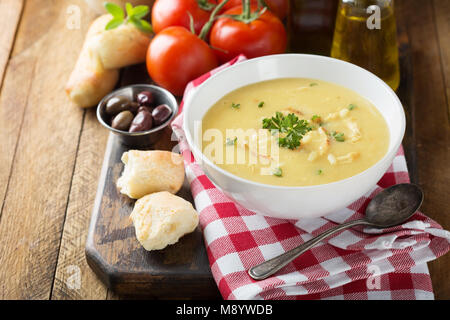 Cremige Lemon Chicken Soup Stockfoto