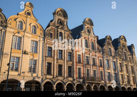 Flämischen Stil Fassaden auf der Grand Place, Arras, Pas-de-Calais, Ile-de-France, Frankreich, Europa Stockfoto