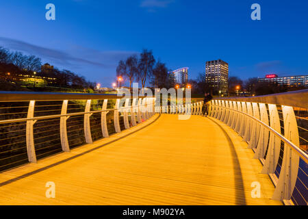 Burg Brücke über den Schwimmenden Hafen zwischen Schloss Park und erreichen in der Stadt Bristol, England. Stockfoto