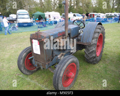 1937 Modell C Traktor bei Stradsett Rallye, Norfolk Stockfoto