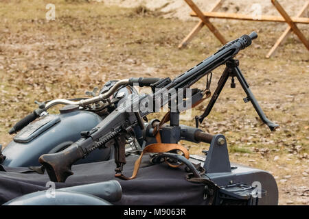 Maschinengewehr der Deutschen Wehrmacht Wehrmacht MG-42, montiert auf einem Motorrad cradle Stockfoto