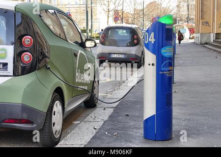 Electric Car Sharing bei Ladestation Turin Italien am 14. März 2018 Stockfoto