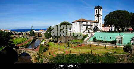 Ribeira Grande. Das Rathaus und den Fluss. São Miguel, Azoren. Portugal Stockfoto