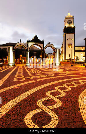 Die Tore in die Stadt (Portas da Cidade), sind die historischen Eingang zum Dorf von Ponta Delgada und die ex-libris der Stadt seit dem 18. Cen Stockfoto