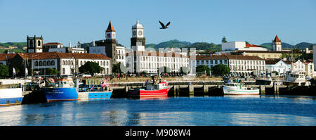 Ponta Delgada historischen Zentrum vom Meer aus gesehen. São Miguel, Azoren, Portugal Stockfoto