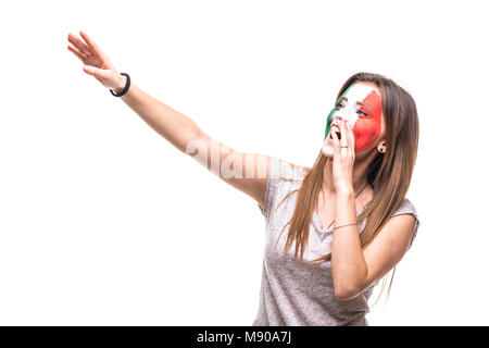 Frau Fan Fan von Mexiko Nationalmannschaft bemalte Flagge face happy Sieg schreien hingewiesen. Stockfoto