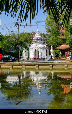 CHIANG MAI, Thailand, 06. MÄRZ 2018: Im Freien buddhistischer Tempel von Wat Phrathat Doi Suthep in Chiang Mai, Thailand Stockfoto