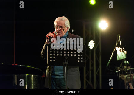 Neapel, Italien. 20 Mär, 2018. Es wurde an der Palapartenope in Neapel die Concert", hielt ich in der Nähe bin Sie 63', der in den Speicher von Pino Daniele organisiert von seinem Bruder Nello für seine 63 Jahre und im Gedächtnis von Rino Zurzolo, die vor einem Jahr starb. Unter den Künstlern auf der Bühne Eddy Napoli, Franco Ricciardi, Audio2, Michele Zarrillo, Franco Del Prete Credit: Sonia Brandolone/Pacific Press/Alamy leben Nachrichten Stockfoto