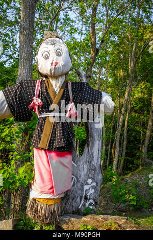 Traditionelle japanische Vogelscheuche in Nara Park, Japan Stockfoto