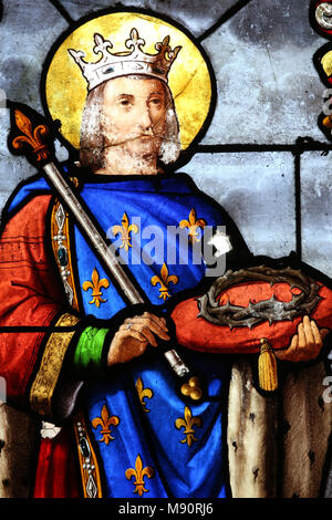 Saint Fargeau Kirche. Glasfenster. Ludwig IX. von Frankreich mit Dornenkrone. Frankreich. Stockfoto