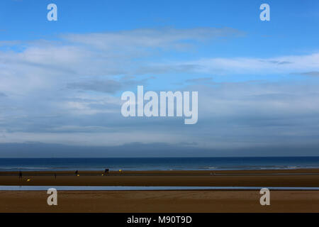 Himmel über dem Strand von Cabourg, Frankreich. Stockfoto