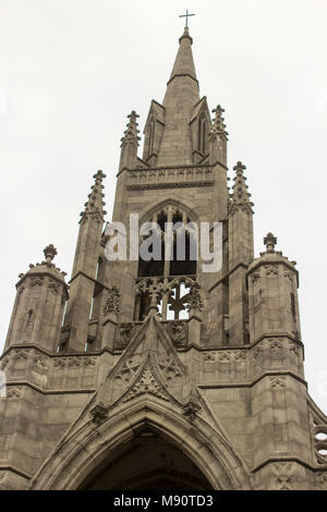 Die Kirche der Heiligen Dreifaltigkeit auf dem Vater Mathew Quay am Ufer des Flusses Lee in die Stadt Cork Irland an einem verschneiten Nachmittag Stockfoto