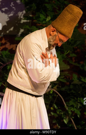 Sufi Musik Konzert am Institut der islamischen Kulturen, Paris, Frankreich. Derwisch. Stockfoto