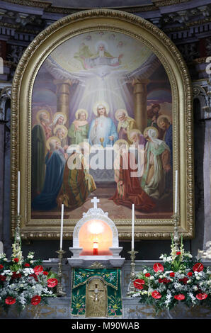 Saint-Grat Kirche. Hauptaltar. Das letzte Abendmahl Jesu mit seinen Aposteln in Jerusalem vor seiner Kreuzigung. Valgrisenche. Italien. Stockfoto