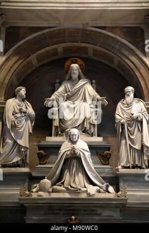 Statuen in der Basilika St. Peter, Rom. Denkmal für Papst Pius VIII. Italien. Stockfoto