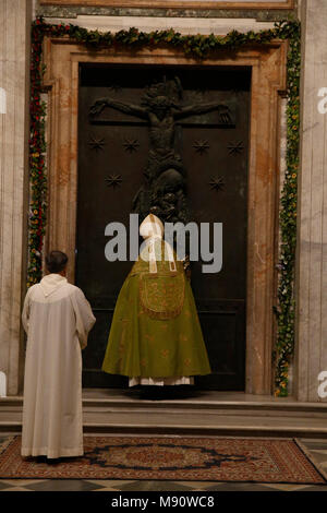 St. Johannes im Lateran Kirche, Rom. Schließung der Heiligen Pforte. Italien. Stockfoto
