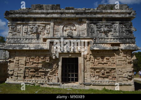 Schnitzereien von Maya Gebäude in Chichen Itza, Mexiko Stockfoto