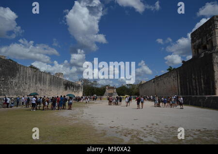 Der große Ball Court in Chichen Itza, Mexiko Stockfoto