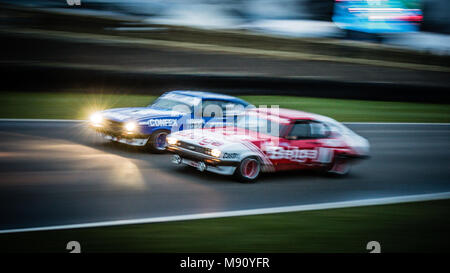 Ric Holz & Patrick Blakeney - Edwards im Kampf der Ford Capris im Gerry Marshall Trophäe in Goodwood Mitgliederversammlung 76 Am Goodwood Circuit Stockfoto