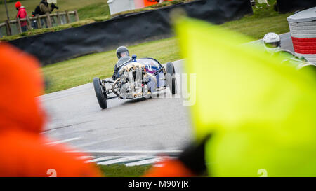 Sue Darbyshire im Jahre 1928 Morgan Super Aero am Goodwood Mitgliederversammlung 76 MM in der Tasse Polstern Stockfoto