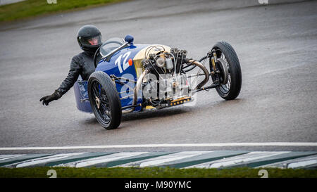 Sue Darbyshire im Jahre 1928 Morgan Super Aero am Goodwood Mitgliederversammlung 76 MM in der Tasse Polstern Stockfoto