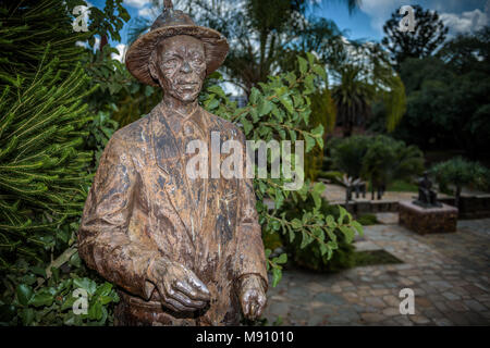 Eine Statue der politische Aktivist Kapitän Hendrik Witbooi Samuel in den Gärten des Parlaments in Windhoek Namibia Stockfoto