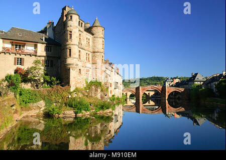 Viele River Chateau de Roquelaure Espalion Occitaine Aveyron Frankreich Stockfoto