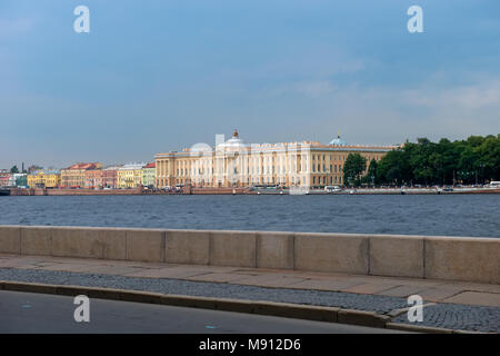 Russland, SANKT PETERSBURG - 18. AUGUST 2017: Blick auf die Universität Bahndamm 17 - St. Petersburg State Academic Institut für Malerei, Skulptur und Stockfoto