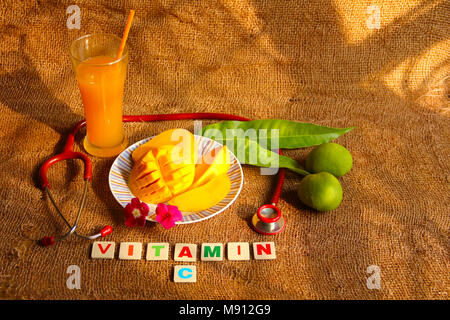 Alphonso Mango ist ein Obst der Saison, als die die meisten Superior Sorten von Obst in Bezug auf süße, Reichtum und Geschmack zu werden. Der va Stockfoto