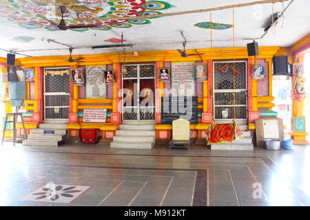 Ansicht innen oder innen von Shri Vitthal Rakhumai Tempel in Pimpri, Pune Stockfoto