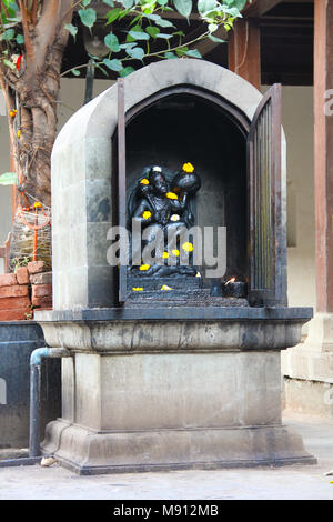 Nageshwar Tempel, den Tempel des Gottes Shiva, in Somwar Peth, Pune entfernt. Es ist einer der ältesten Tempel in Maharashtra stammt aus dem 14. Cen Stockfoto