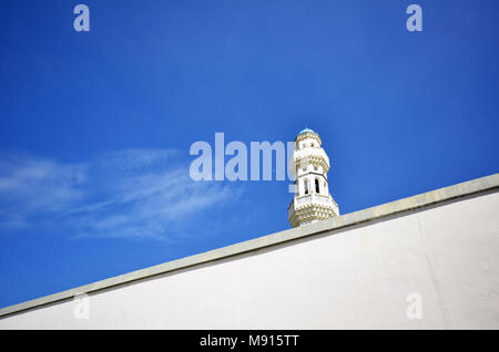 KOTA KINABALU, MALAYSIA - 19.Juni 2017: Masjid Bandaraya Kinabalu, Borneo, Sabah. Die Stadt Kota Kinabalu Moschee ist die zweite große Moschee in Kota Kinab Stockfoto