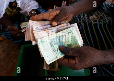 UBTEC NGO Mikrofinanz Konferenz in einem Dorf in der Nähe von Ouahigouya, Burkina Faso. Stockfoto