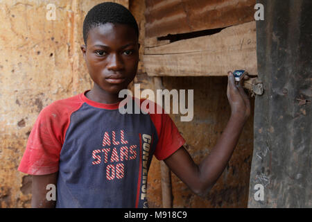 Schmiede in Bohicon, Benin. Junge Arbeiter. Stockfoto