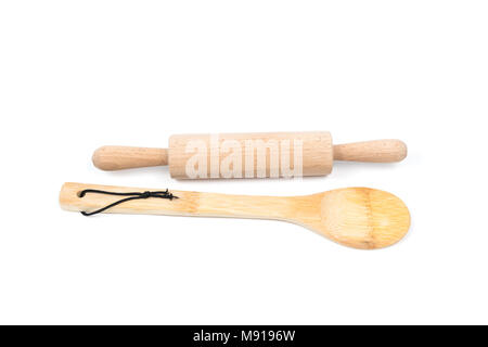 Großen hölzernen Löffel rühren und kleine Rolling Pin auf weißem Hintergrund. Küche und kochen Zubehör Stockfoto