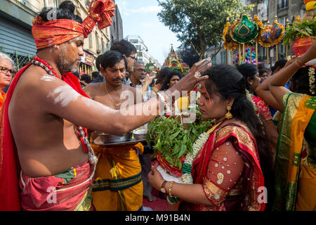 Ganesh Festival in Paris. Blesssing der Teilnehmer. Frankreich. Stockfoto