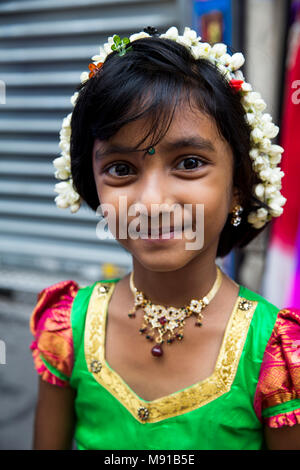 Ganesh Festival in Paris. Lächelnd hindu Mädchen. Frankreich. Stockfoto