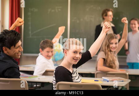 Mathelehrer vor Studenten, die gut vorbereitet sind Stockfoto