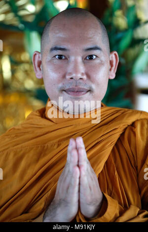 Minh Dang Quang buddhistischer Tempel. Buddhistischer Mönch zu beten. Ho Chi Minh City. Vietnam. Stockfoto