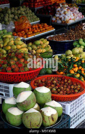 Morgen Markt in Duong Dong Stadt. Tropische Früchte. Phu Quoc. Vietnam. Stockfoto