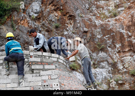 Die Arbeiter auf der Baustelle. Bac Sohn. Vietnam. Stockfoto