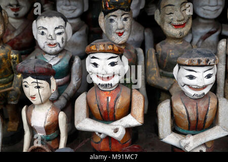 Wasser Puppen aufgereiht zum Verkauf, Tempel der Literatur. Hanoi. Vietnam. Stockfoto