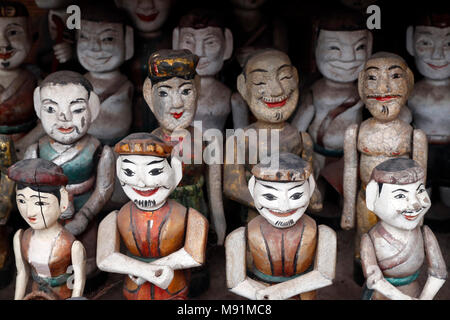 Wasser Puppen aufgereiht zum Verkauf, Tempel der Literatur. Hanoi. Vietnam. Stockfoto