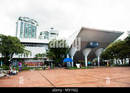 Thai Reisende besuchen in der Wissenschaft Zentrum für Bildung und National Science Museum oder Thailand Bangkok Planetarium am 28. September 2017 in B Stockfoto