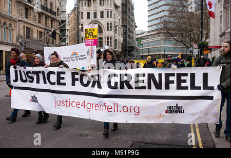 Tausende Menschen versammelten sich im Zentrum von London, im März gegen Rassismus nationalen Demonstration aus Protest gegen die dramatische Anstieg der Rasse ähnliche Angriffe. Stockfoto